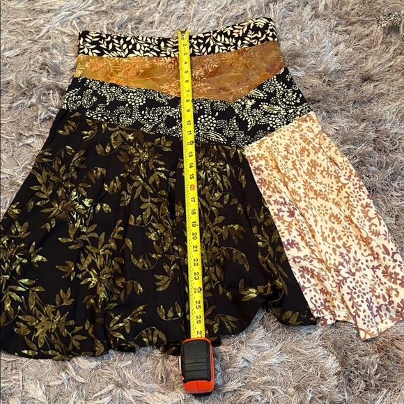 Elegant Patchwork Midi Skirt - Black and Gold - Picture 8 of 8